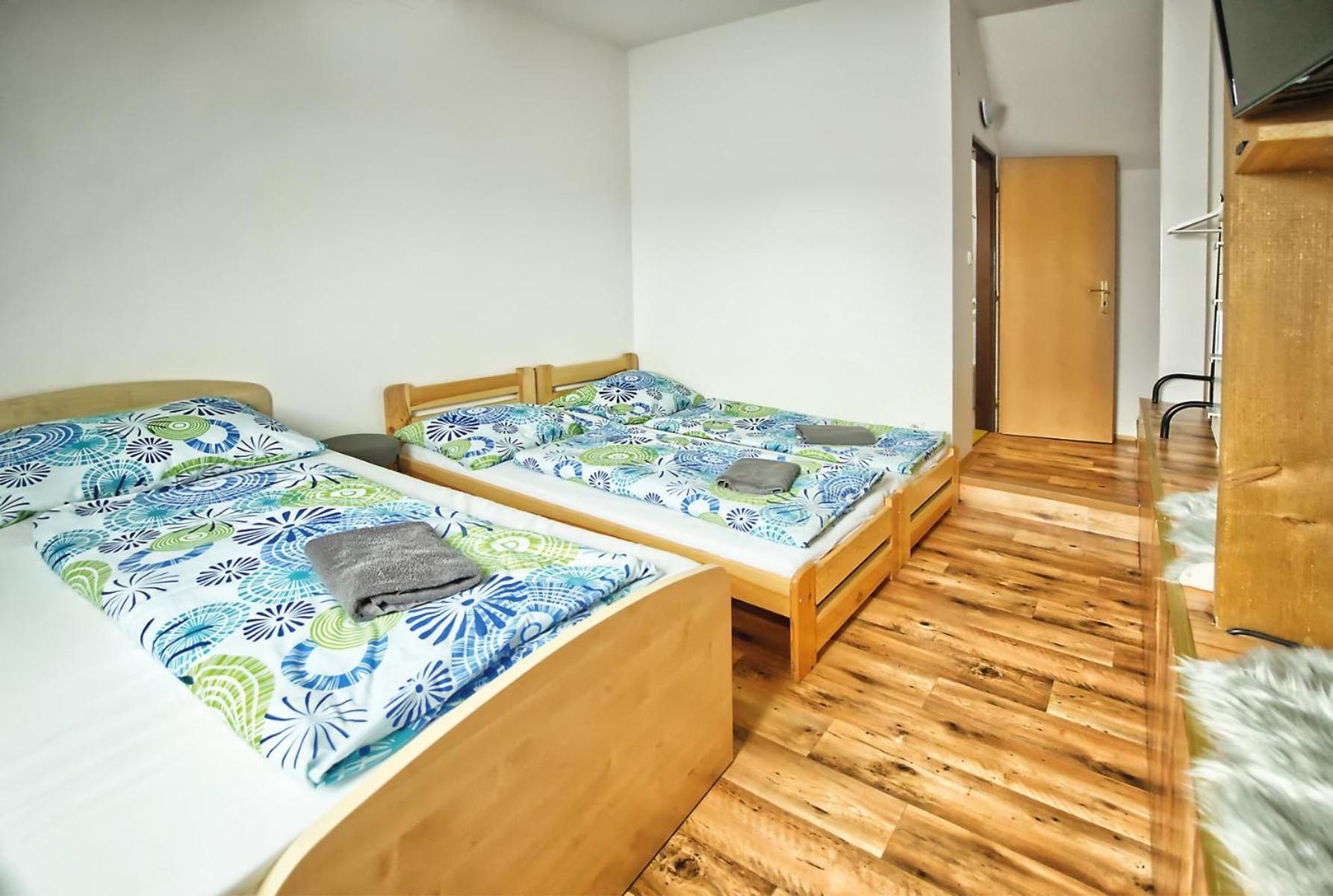 Penzion Bazen Vino Sklep U Palecku Zajeci Exterior photo