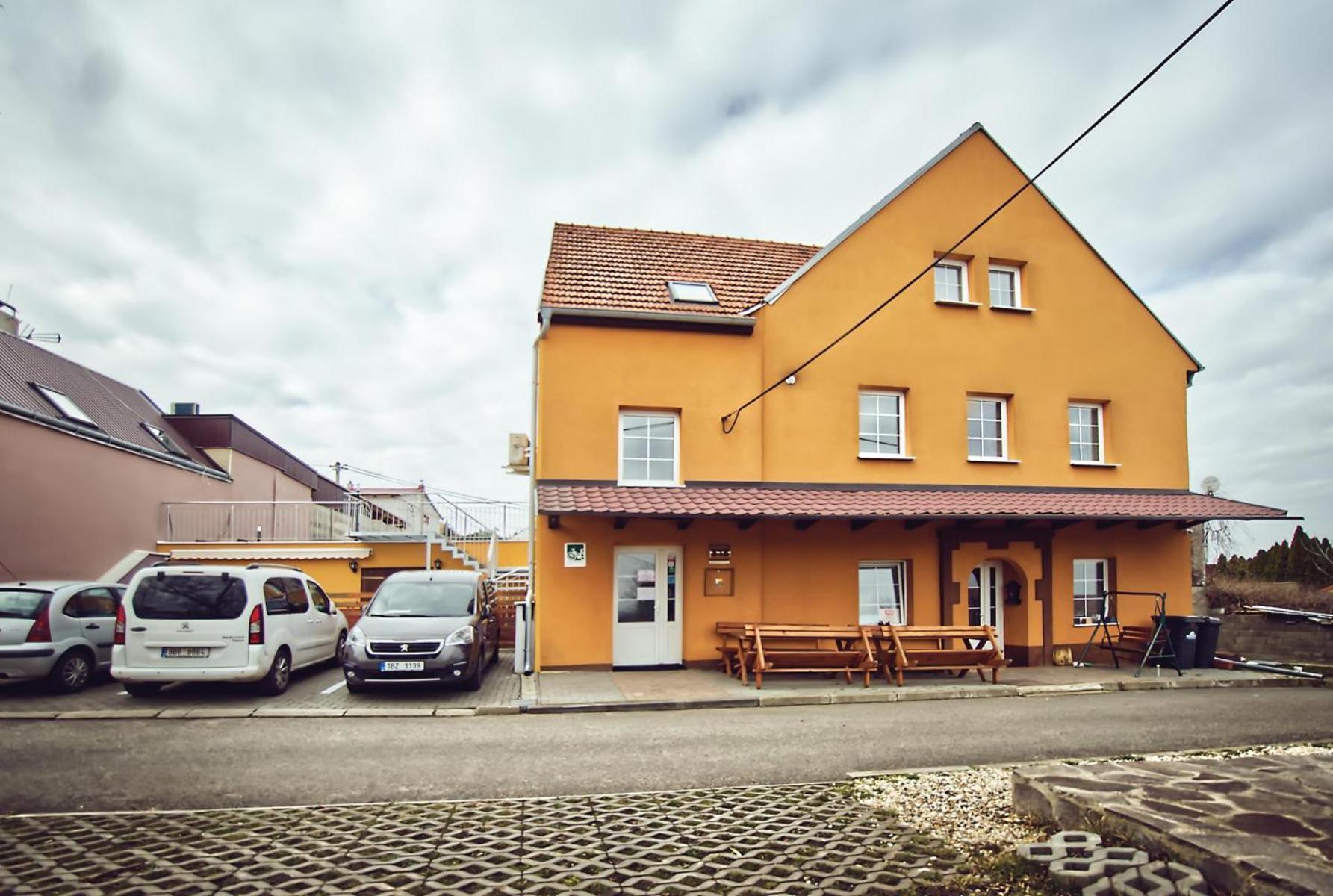 Penzion Bazen Vino Sklep U Palecku Zajeci Exterior photo
